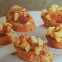 Apple Bacon Cheddar Crostini