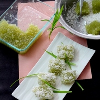 Kuih Sagu Kukus (Steamed Sago Cake)