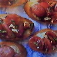 Blue Cheese & Tomato & Pecan Crostini Blue Cheese & Tomato & Pecan Crostini