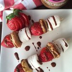 PEANUT BUTTER STRAWBERRY SHORTCAKE SKEWERS - BETSYS BEST